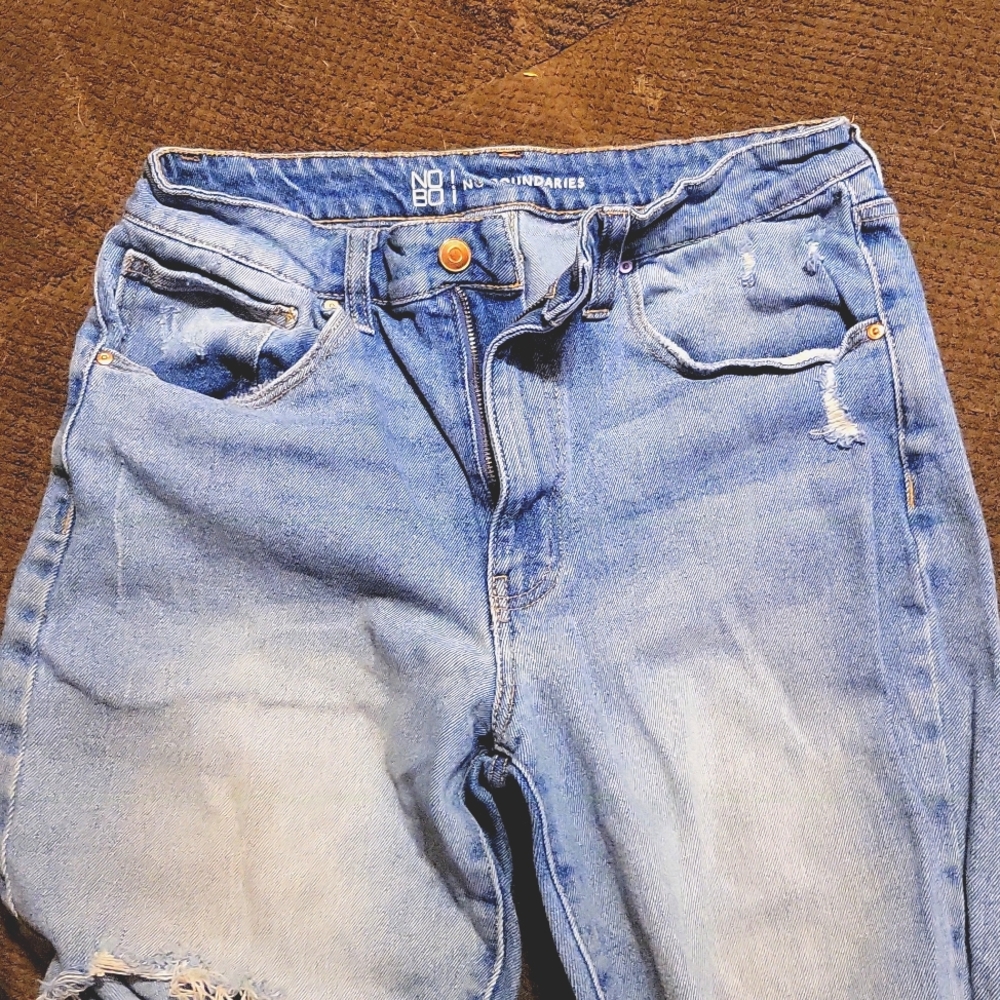 Ripped blue jeans, No boundaries, Medium